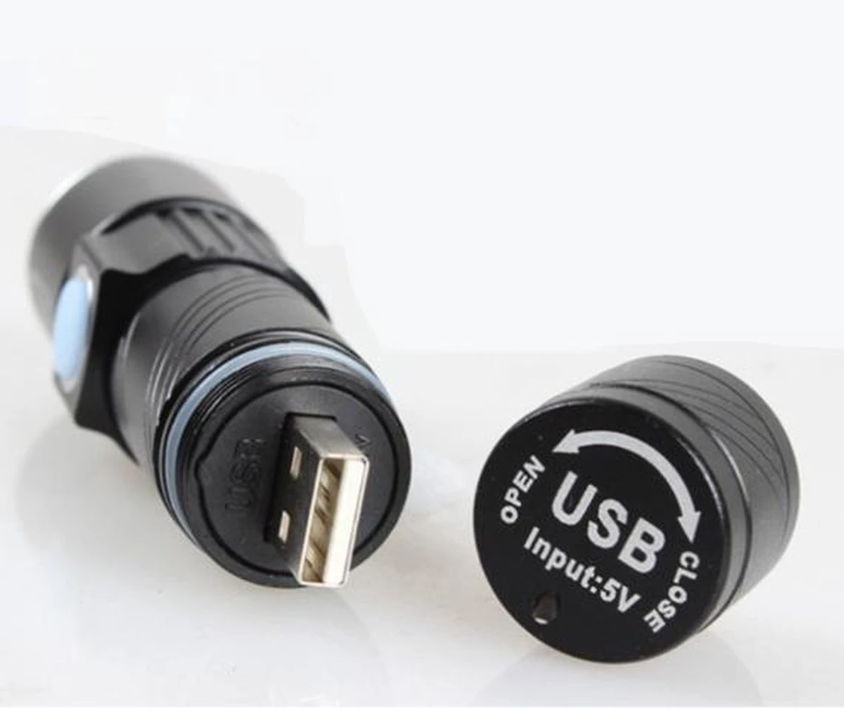 Creartix - Oplaadbare USB LED-zaklamp - Herlaadbare Flashlight Waterproof - 800 Lumen - Met Zoom - Waterbestendig - Zwart 7 Creartix - Oplaadbare USB LED-zaklamp - Herlaadbare Flashlight Waterproof - 800 Lumen - Met Zoom - Waterbestendig - Zwart - Afbeelding 7