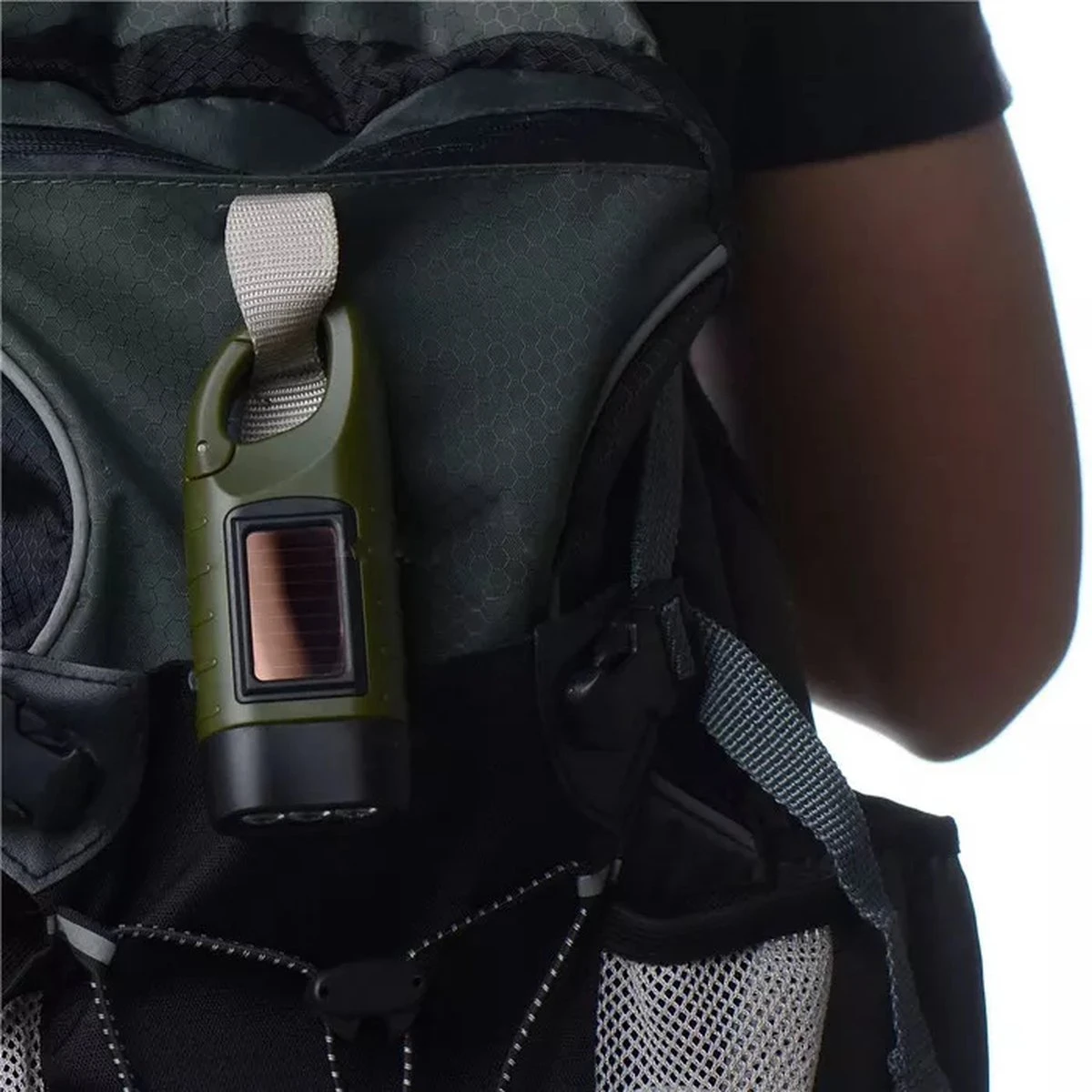 Dynamo En Solar LED Zaklamp Met Clip - Oplaadbare Flashlight - Op Zonne- Energie Gedreven - Met Hand Gedreven Dynamo Oplaad Functie - Handmatig Aangedreven Oplaad Lamp - Geschikt Voor Kamperen, Outdoor Activiteiten, Noodpakket - Groen 7 Dynamo En Solar LED Zaklamp Met Clip - Oplaadbare Flashlight - Op Zonne- Energie Gedreven - Met Hand Gedreven Dynamo Oplaad Functie - Handmatig Aangedreven Oplaad Lamp - Geschikt Voor Kamperen, Outdoor Activiteiten, Noodpakket - Groen - Afbeelding 7