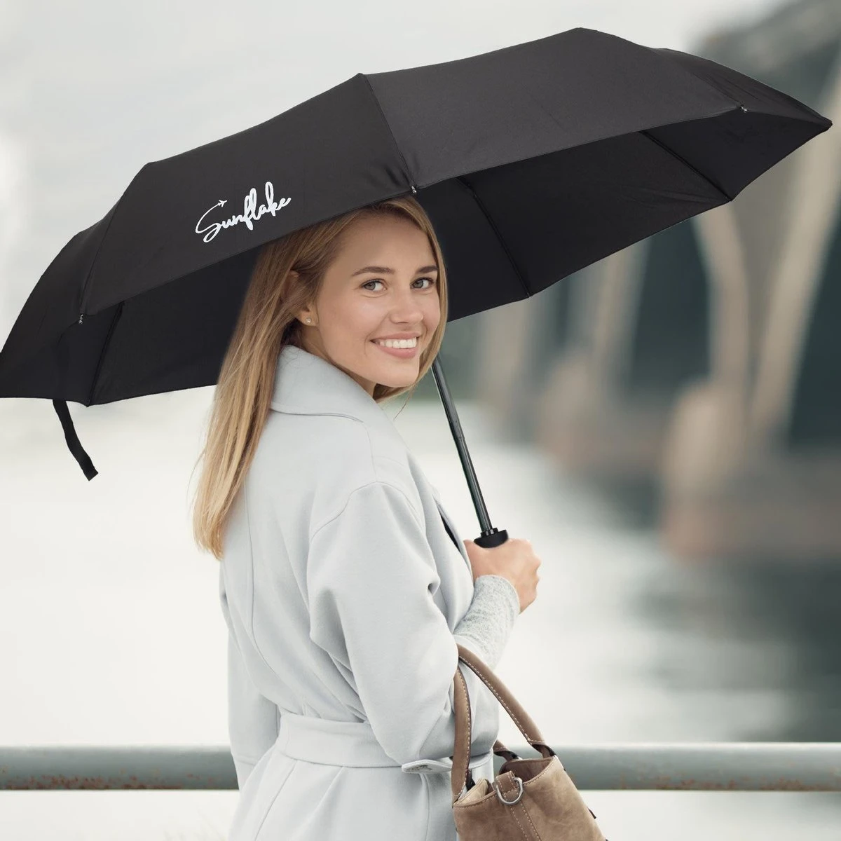 Sunflake Stormparaplu Opvouwbaar - Stormbestendig Tot 140km/u - Automatisch Uitklapbaar - Incl. Beschermhoes En Reisetui - Zwart 6 Sunflake Stormparaplu Opvouwbaar - Stormbestendig Tot 140km/u - Automatisch Uitklapbaar - Incl. Beschermhoes En Reisetui - Zwart - Afbeelding 6