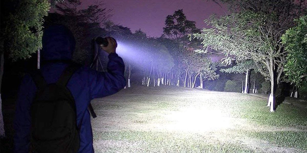 Kensun - High Power XHP70 - Oplaadbare Led Zaklamp - Camping En Outdoor - 8000 Lumen - 600 Meter Bereik 7 Kensun - High Power XHP70 - Oplaadbare Led Zaklamp - Camping En Outdoor - 8000 Lumen - 600 Meter Bereik - Afbeelding 7