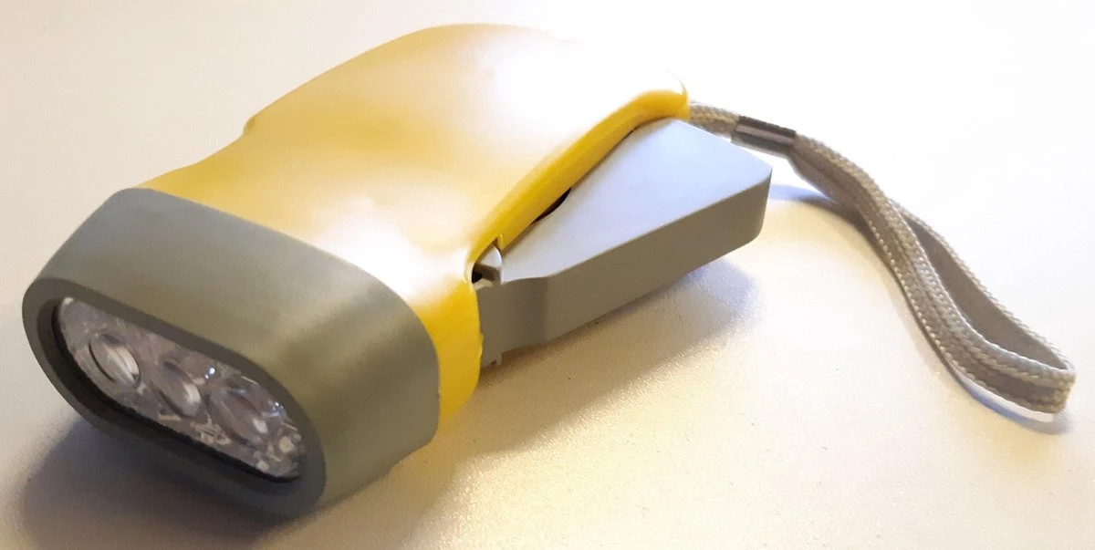 Merkloos Knijpkat - 25 Lumen - Oplaadbaar - Duurzaam - Dynamo - Geel 1 Merkloos Knijpkat - 25 Lumen - Oplaadbaar - Duurzaam - Dynamo - Geel