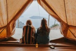 WakaWaka Light Geel - LED Lamp Op Zonne-energie - Zelfopladend -Bo Camp Goedkope Winkel 1200x801 22