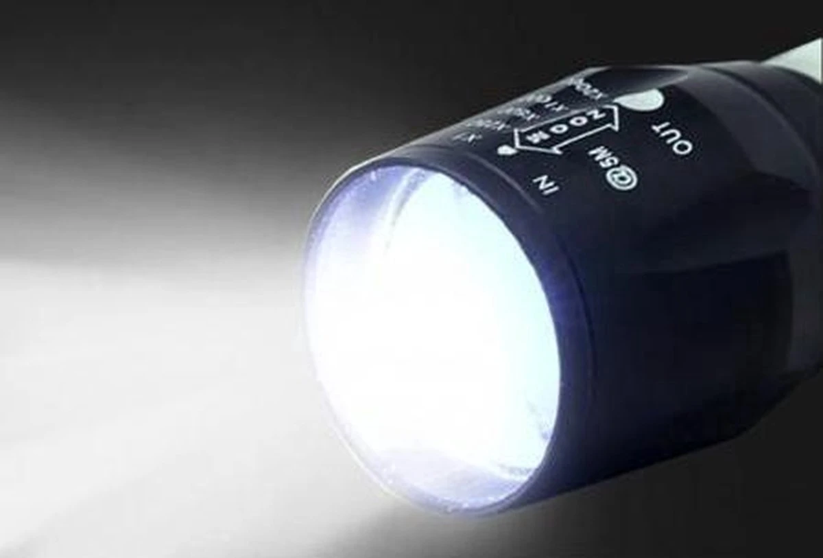 Zaklamp Oplaadbaar 2000 Lumen - Waterproof - Zeer Fel - Klein - 2 In 1 - Led 2 Zaklamp Oplaadbaar 2000 Lumen - Waterproof - Zeer Fel - Klein - 2 In 1 - Led - Afbeelding 2