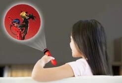 Miraculous Ladybug Verhalen Projector Met Zaklamp 9 Miraculous Ladybug Verhalen Projector Met Zaklamp -Bo Camp Goedkope Winkel 1200x821 6