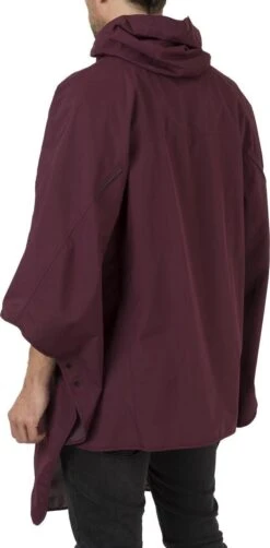 AGU Grant Regenponcho Essential Unisex - Bordeaux - One Size - Dames & Heren - Waterdicht & Ademend -Bo Camp Goedkope Winkel 590x1200 2