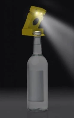 WakaWaka Light Geel - LED Lamp Op Zonne-energie - Zelfopladend -Bo Camp Goedkope Winkel 757x1200 2